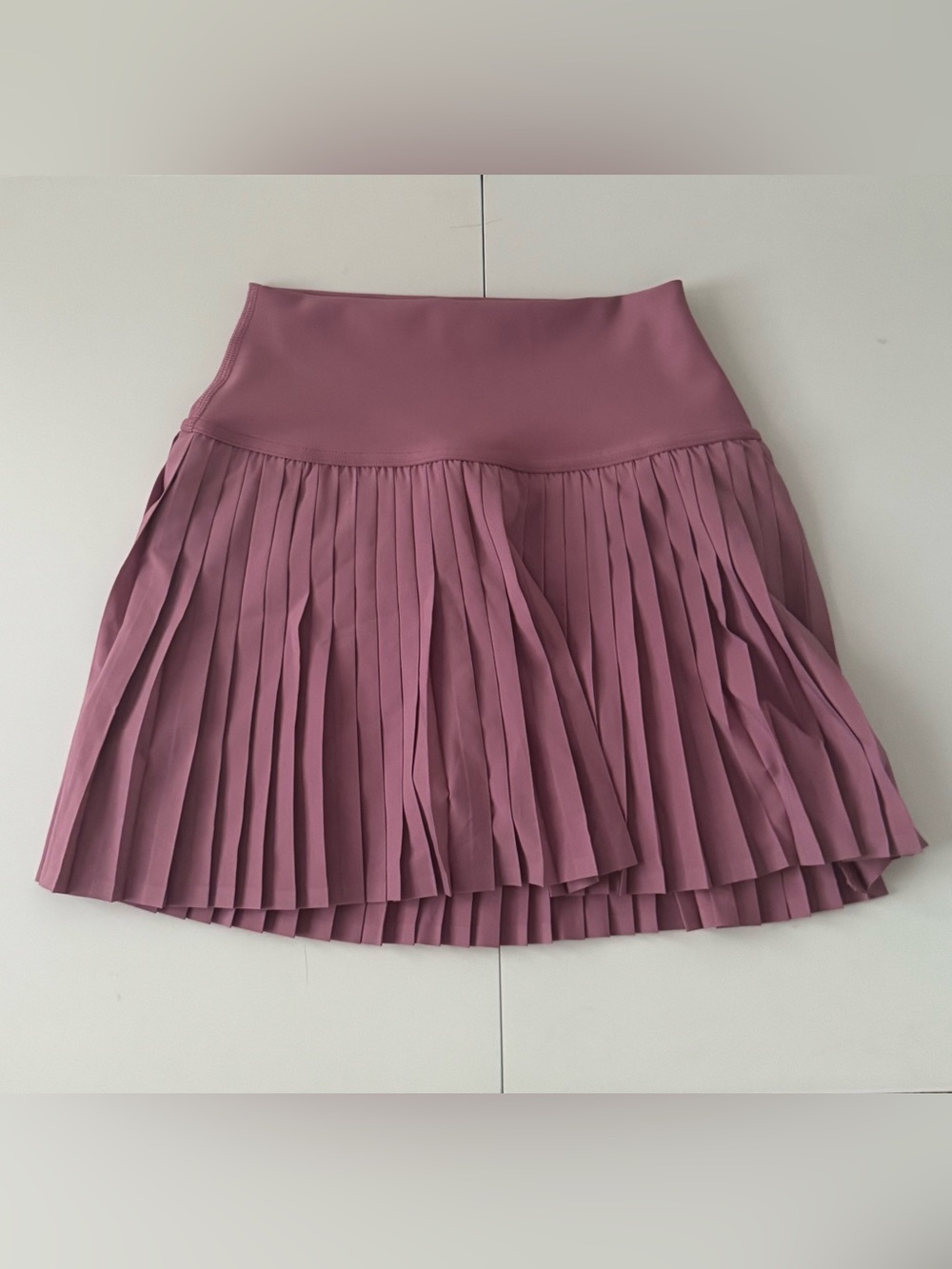 ALO Yoga Pleated Mini Skirt - Mauve GRAND SLAM TENNIS SKIRT (DISCONTINUED)